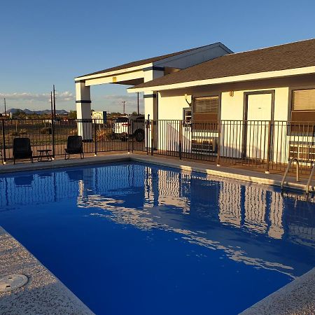 Riata Inn - Марфа Экстерьер фото